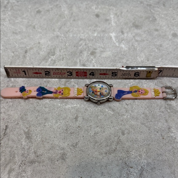 Vintage Bratz Water Resistant Pink and Silver Watch. untested - Picture 2 of 7